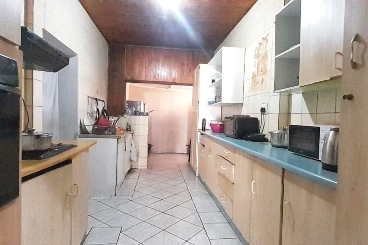 House For Sale in Forest Hill - Photo 2