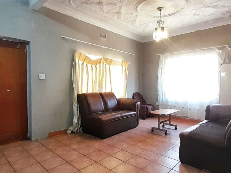 House For Sale in Forest Hill - Photo 3