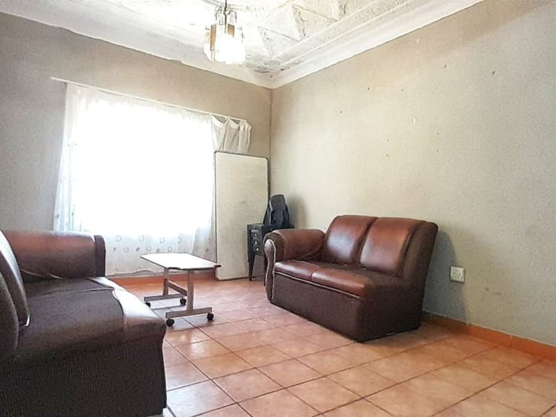 House For Sale in Forest Hill - Photo 4