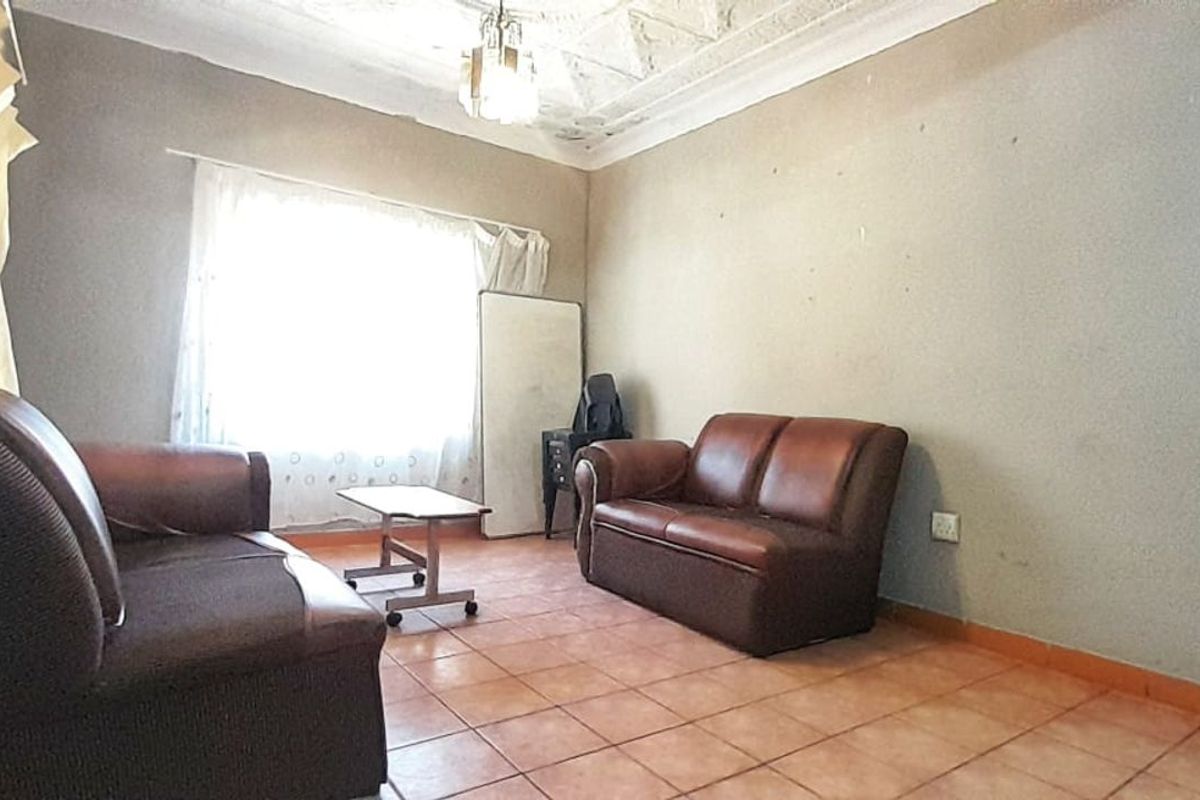 House For Sale in Forest Hill - Photo 4