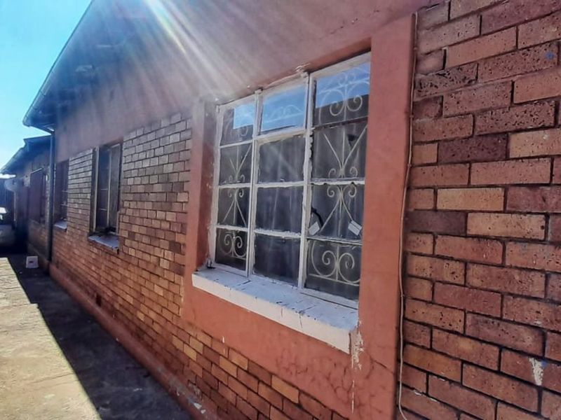 House For Sale in Forest Hill - Photo 7