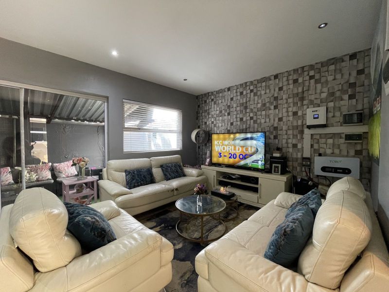 Townhouse For Sale in Pretoria North - Photo 4
