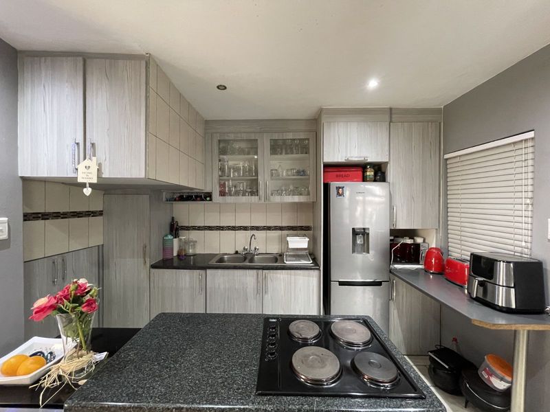 Townhouse For Sale in Pretoria North - Photo 7