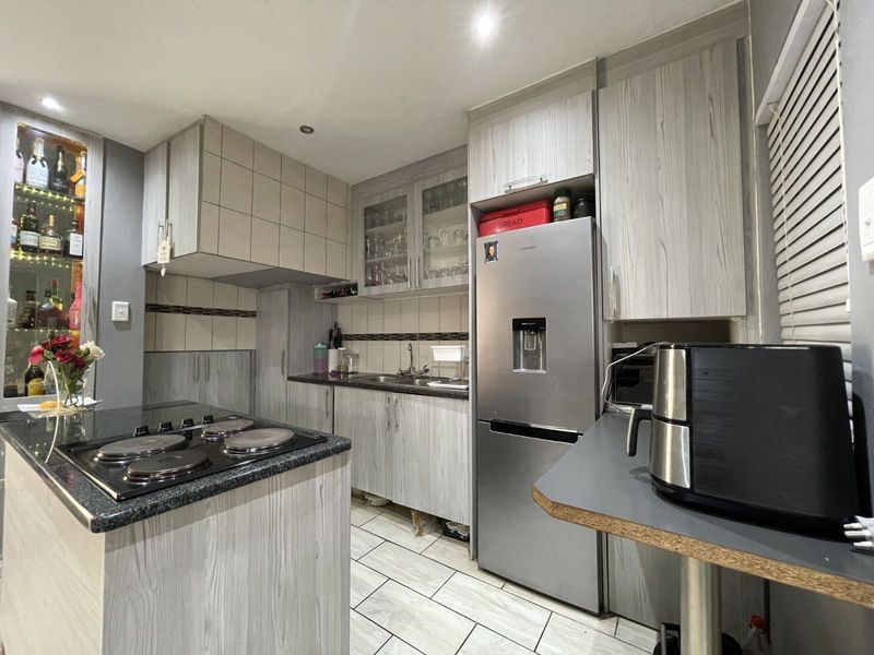 Townhouse For Sale in Pretoria North - Photo 5