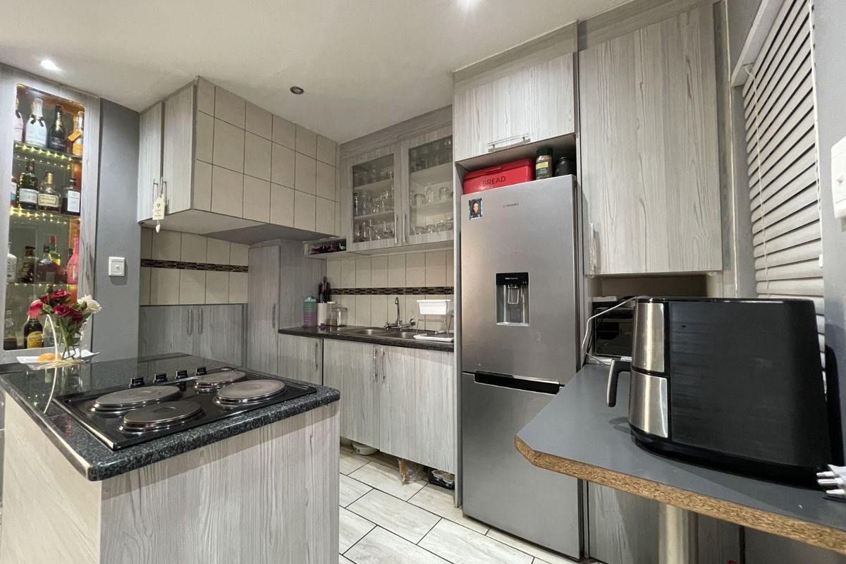 Townhouse For Sale in Pretoria North - Photo 5