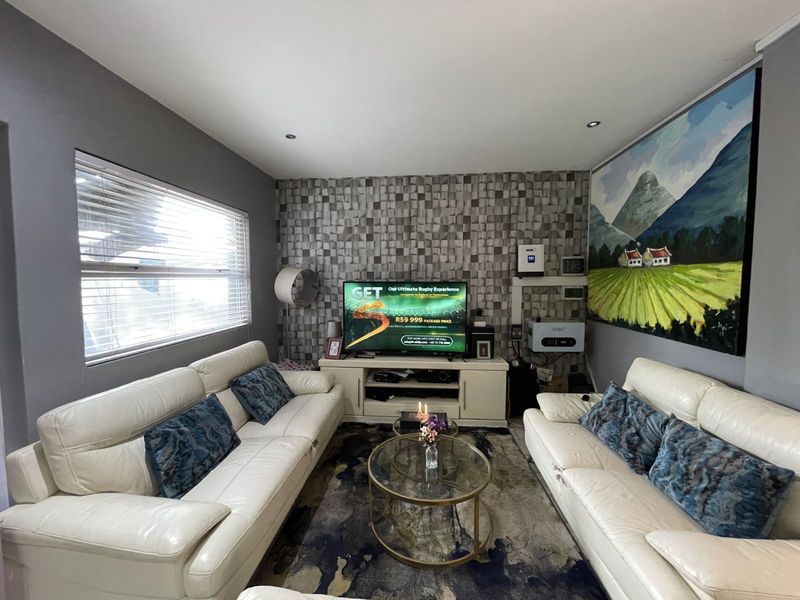 Townhouse For Sale in Pretoria North - Photo 2