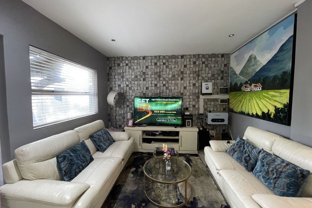 Townhouse For Sale in Pretoria North - Photo 2