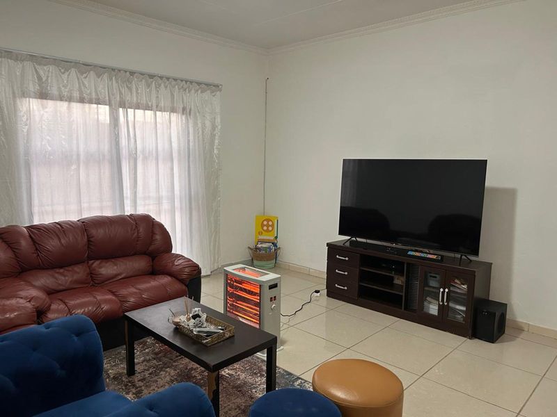 House For Sale in Flora Park - Photo 10