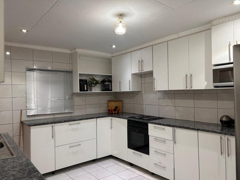 House For Sale in Flora Park - Photo 5