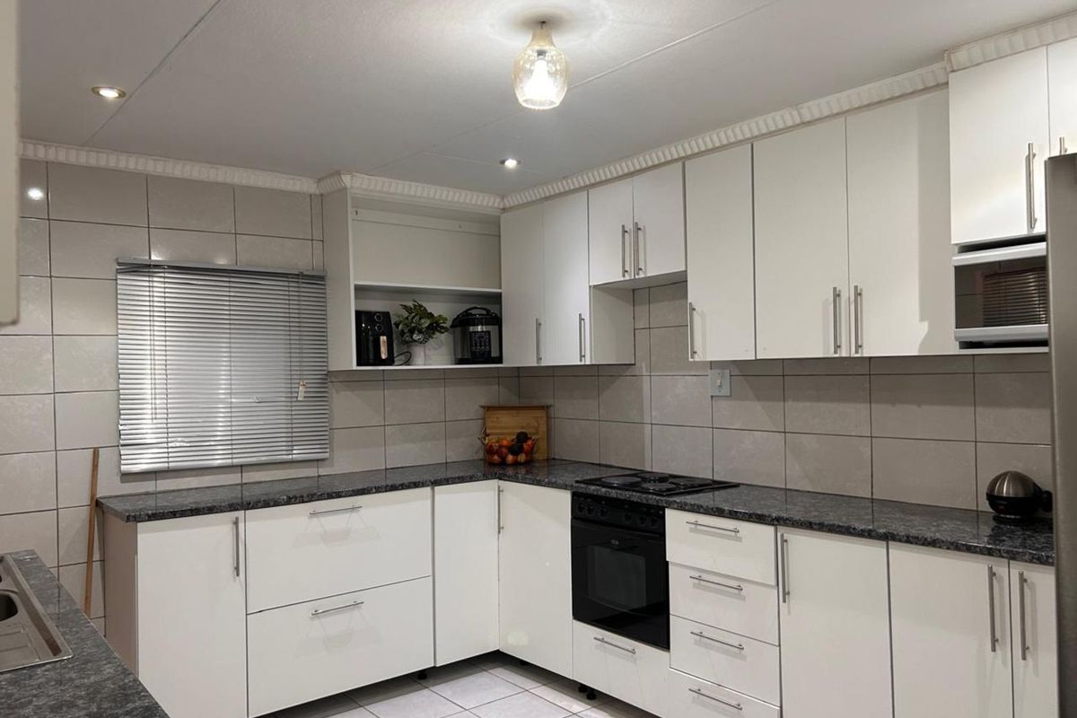 House For Sale in Flora Park - Photo 5