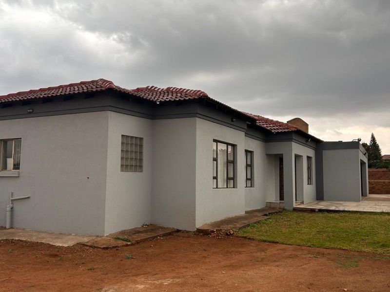 House For Sale in Flora Park - Photo 4