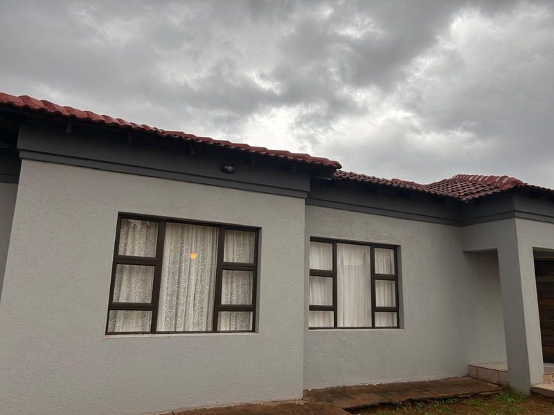 House For Sale in Flora Park - Photo 2