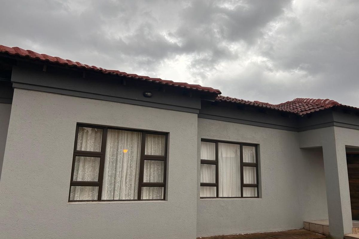 House For Sale in Flora Park - Photo 2