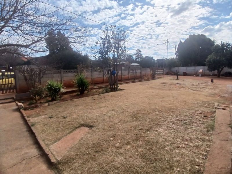 House For Sale in Oudorp - Photo 2