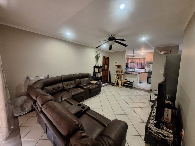 Apartment For Sale in Die Hoewes - Photo 4