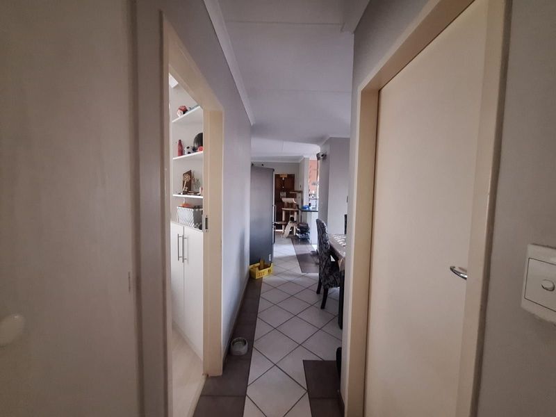 Apartment For Sale in Die Hoewes - Photo 9