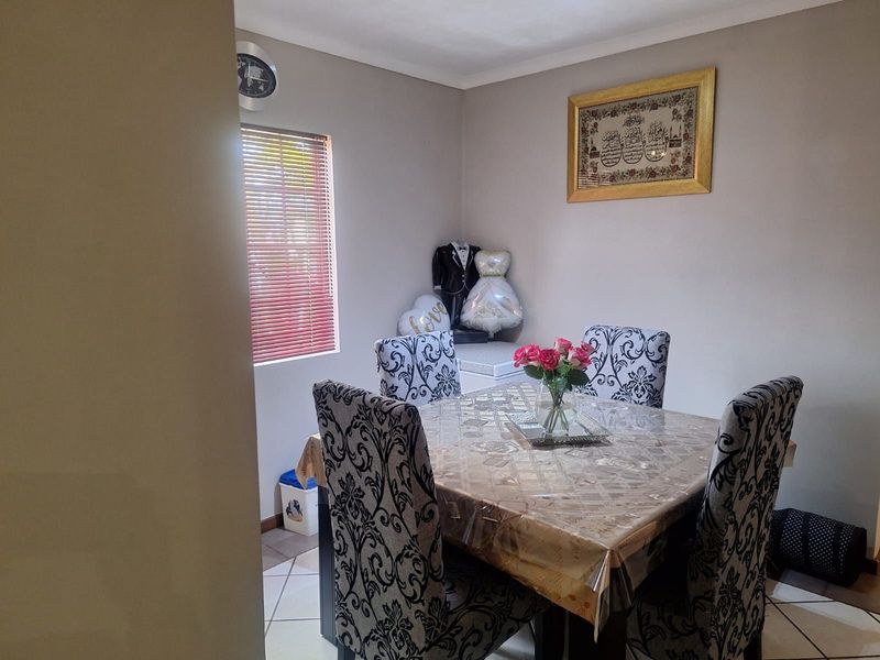 Apartment For Sale in Die Hoewes - Photo 5