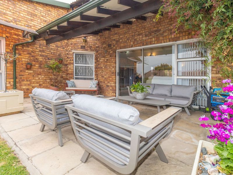 Townhouse For Sale in Fairland - Photo 6