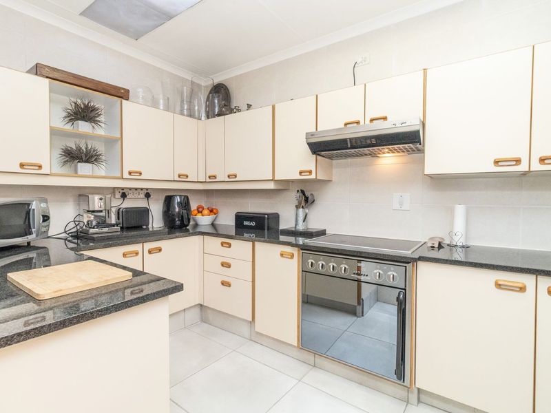 Townhouse For Sale in Fairland - Photo 10