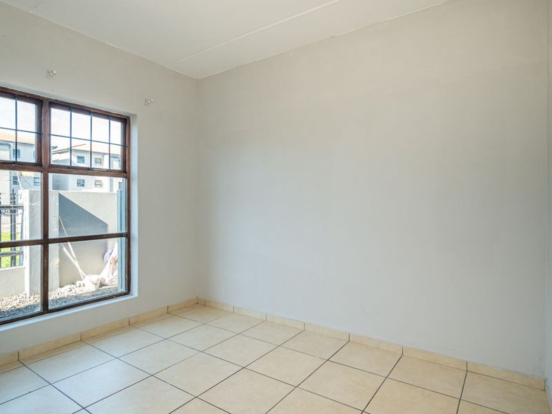 Apartment For Sale in Parklands - Photo 5