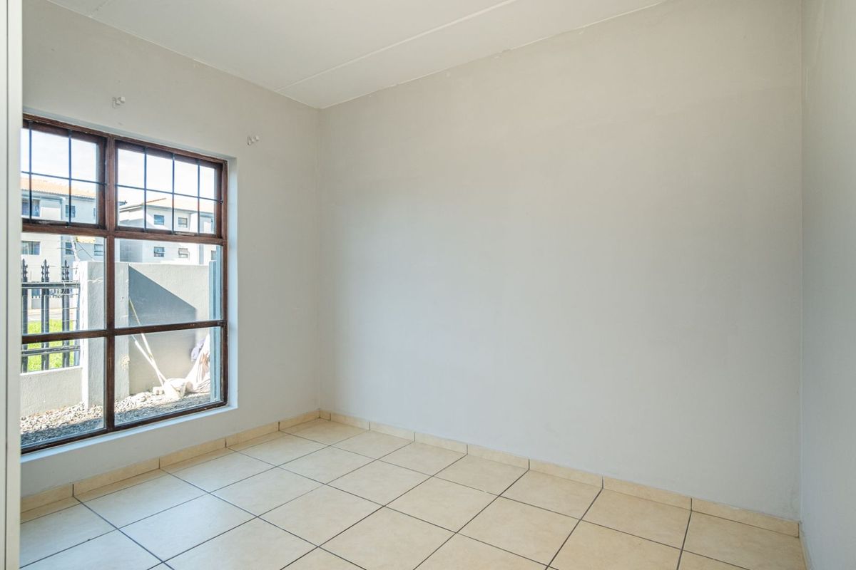 Apartment For Sale in Parklands - Photo 5