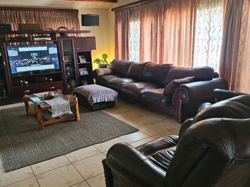 House For Sale in Brackenhurst - Photo 6