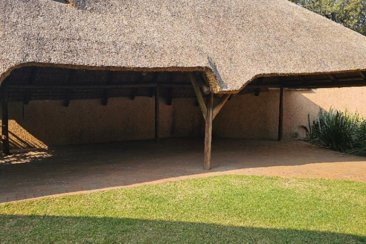 House For Sale in Brackenhurst - Photo 2