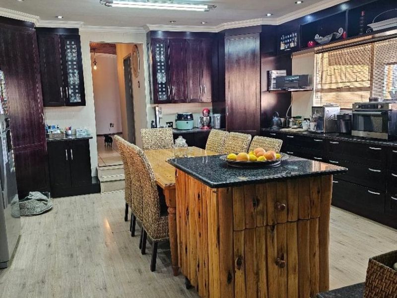 House For Sale in Brackenhurst - Photo 10