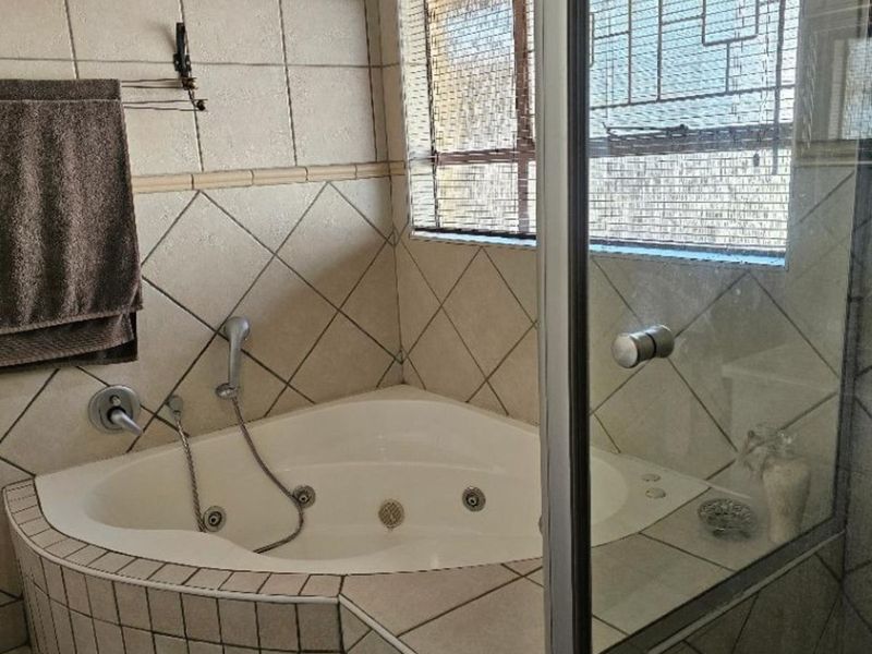 House For Sale in Brackenhurst - Photo 8