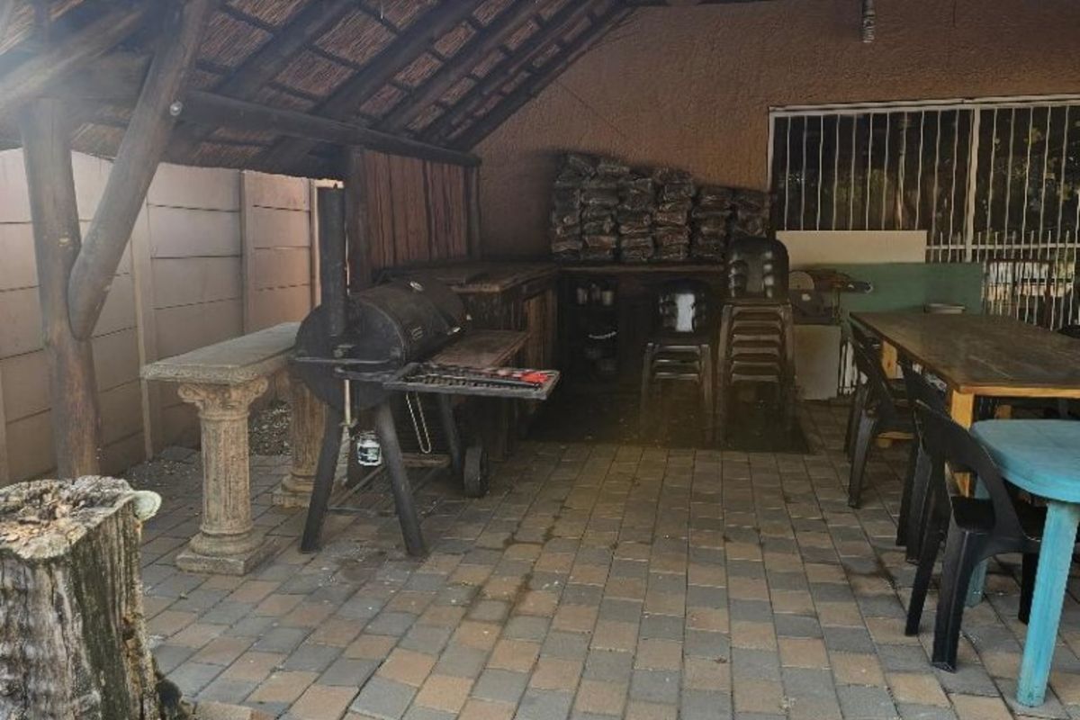 House For Sale in Brackenhurst - Photo 5