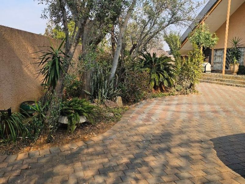 House For Sale in Brackenhurst - Photo 4