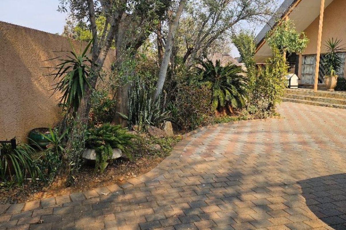 House For Sale in Brackenhurst - Photo 4