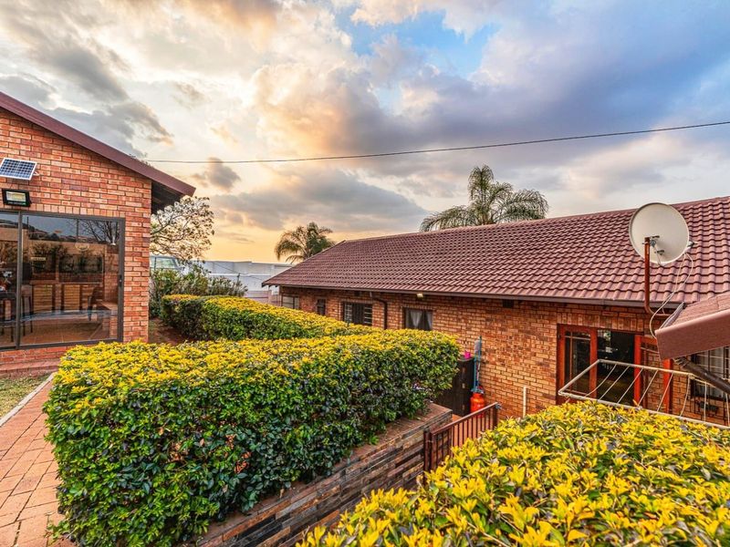 House For Sale in Noordheuwel - Photo 2