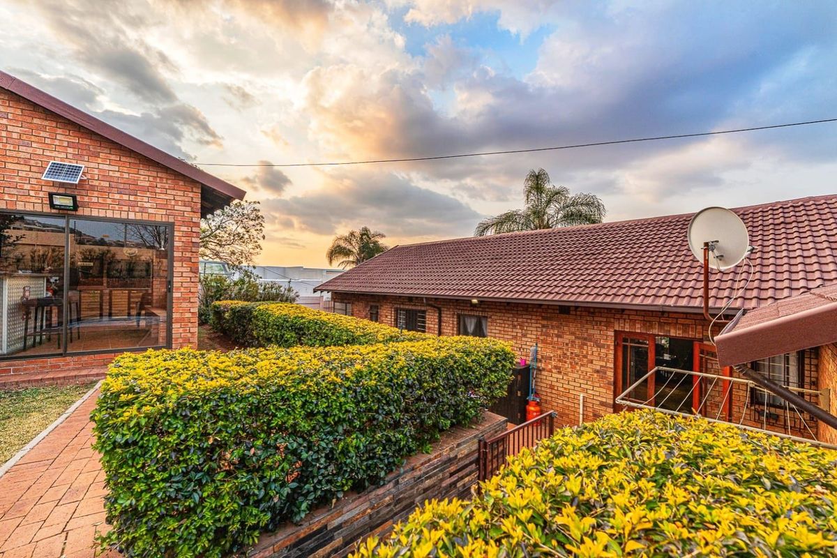 House For Sale in Noordheuwel - Photo 2