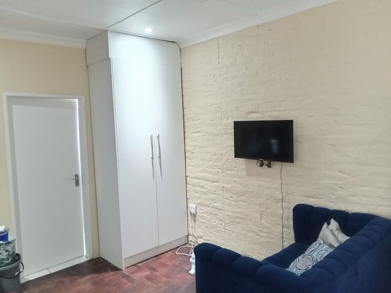 House For Sale in Montgomery Park - Photo 2