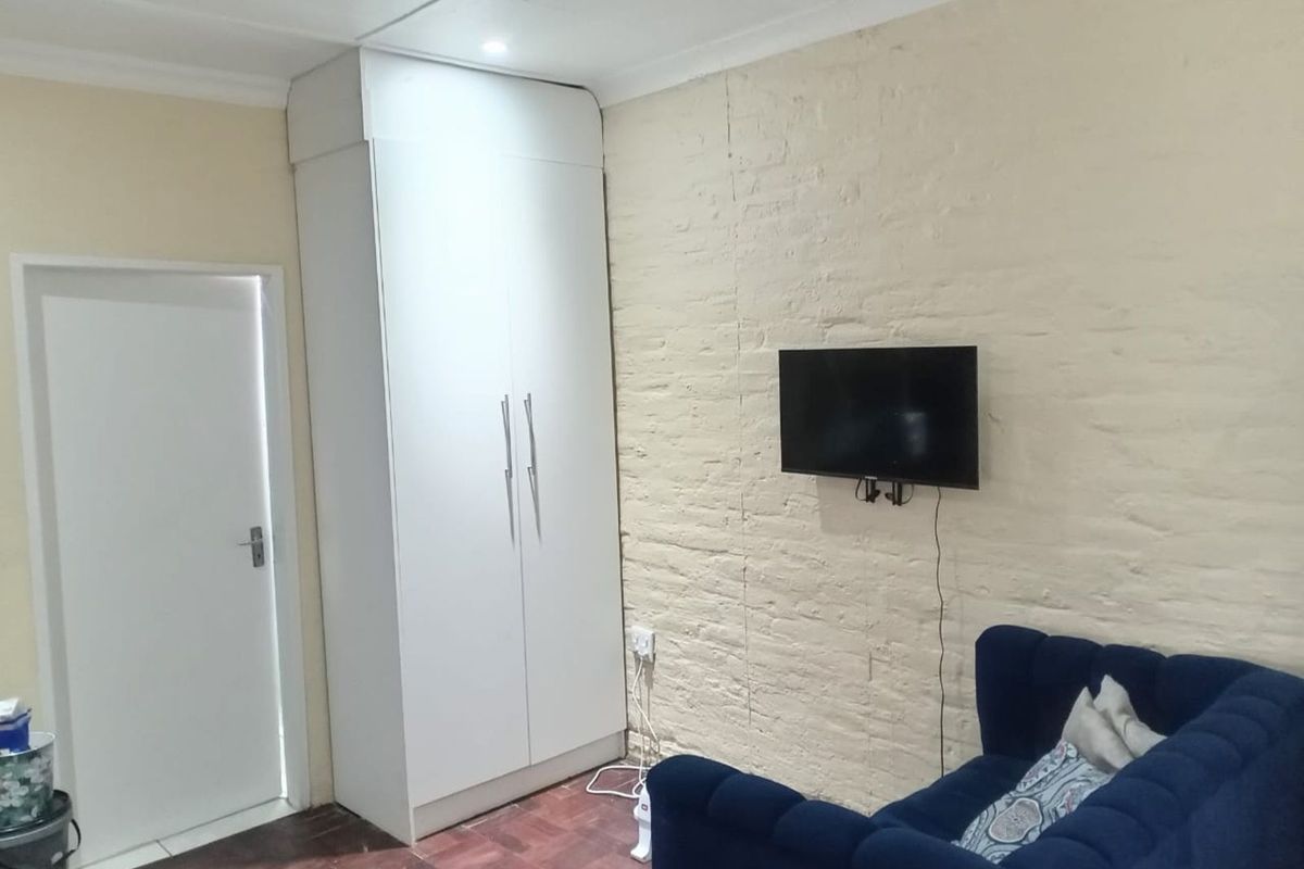 House For Sale in Montgomery Park - Photo 2