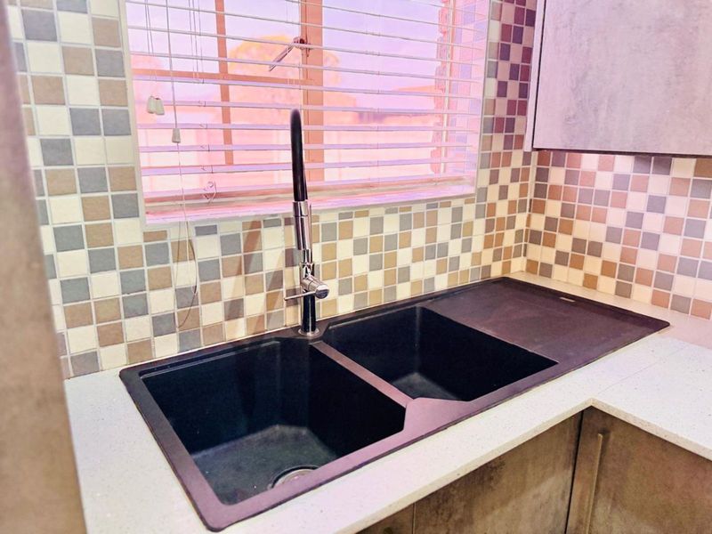 Townhouse For Sale in Pretoria West - Photo 10