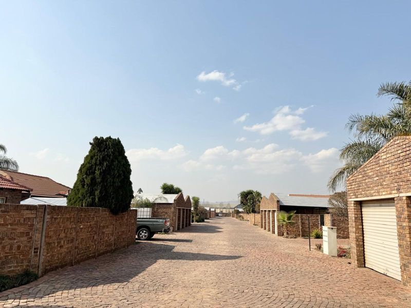 Townhouse For Sale in Pretoria West - Photo 4
