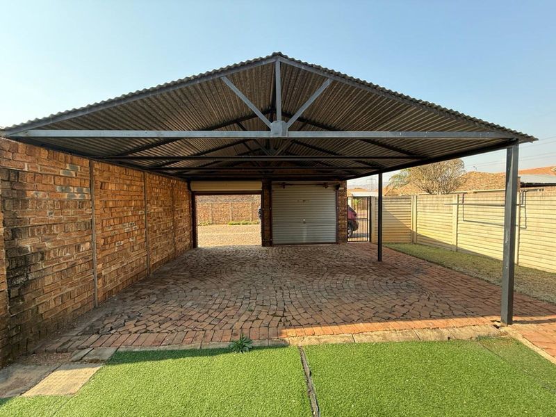 Townhouse For Sale in Pretoria West - Photo 6