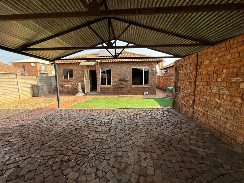 Townhouse For Sale in Pretoria West - Photo 5