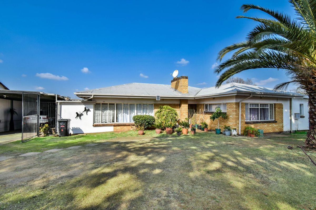 House For Sale in Krugersdorp North - Photo 2