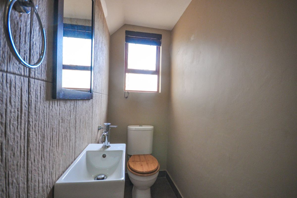 House For Sale in Olympus AH - Photo 4