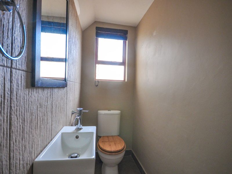 House For Sale in Olympus AH - Photo 4