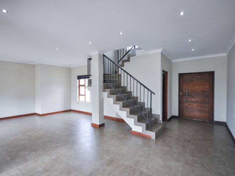 House For Sale in Olympus AH - Photo 2