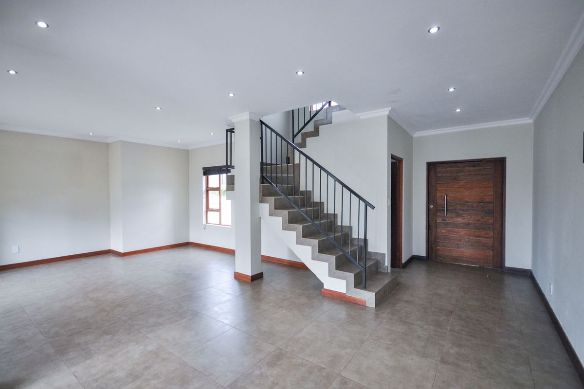 House For Sale in Olympus AH - Photo 2