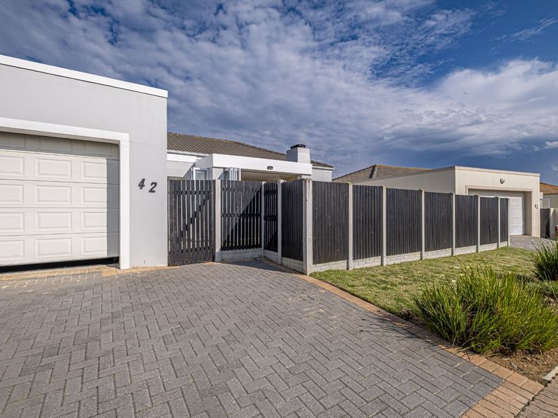 Townhouse For Sale in Westbrook - Photo 3