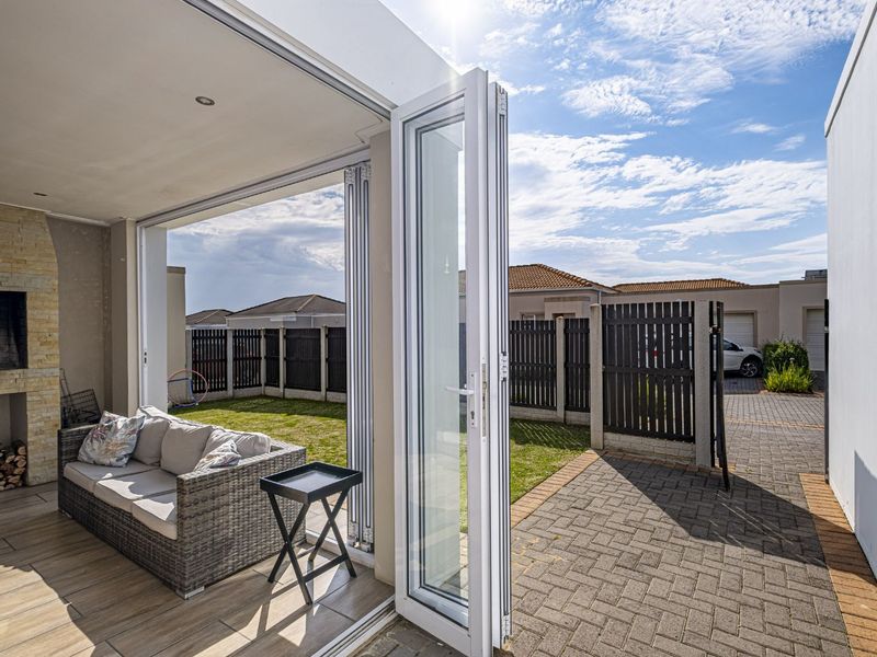 Townhouse For Sale in Westbrook - Photo 6