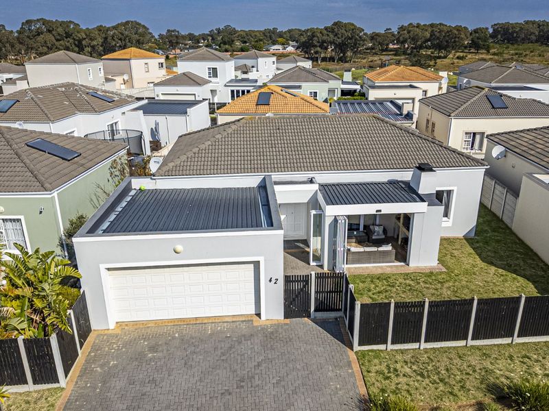 Townhouse For Sale in Westbrook - Photo 2