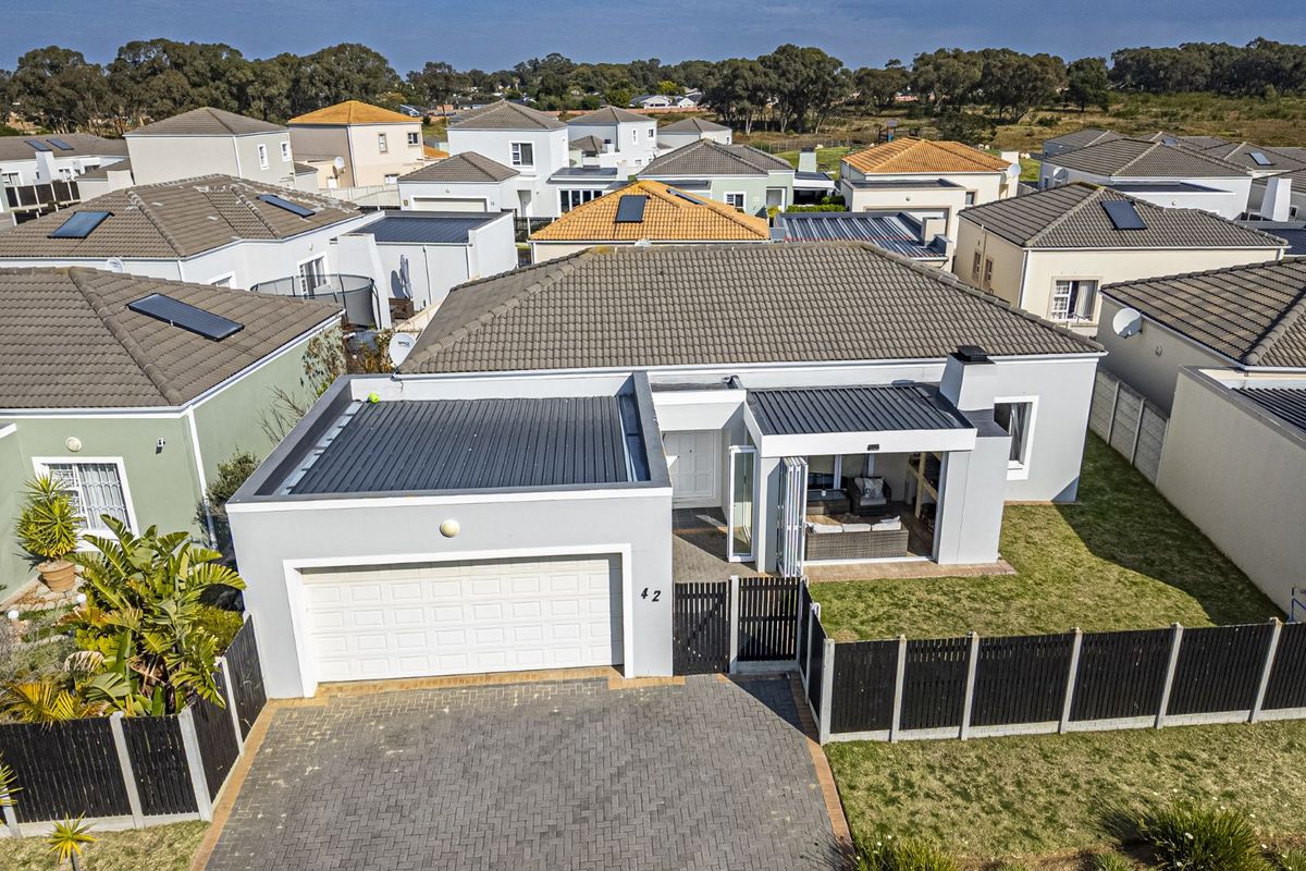 Townhouse For Sale in Westbrook - Photo 2