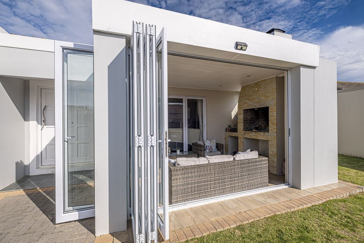 Townhouse For Sale in Westbrook - Photo 4